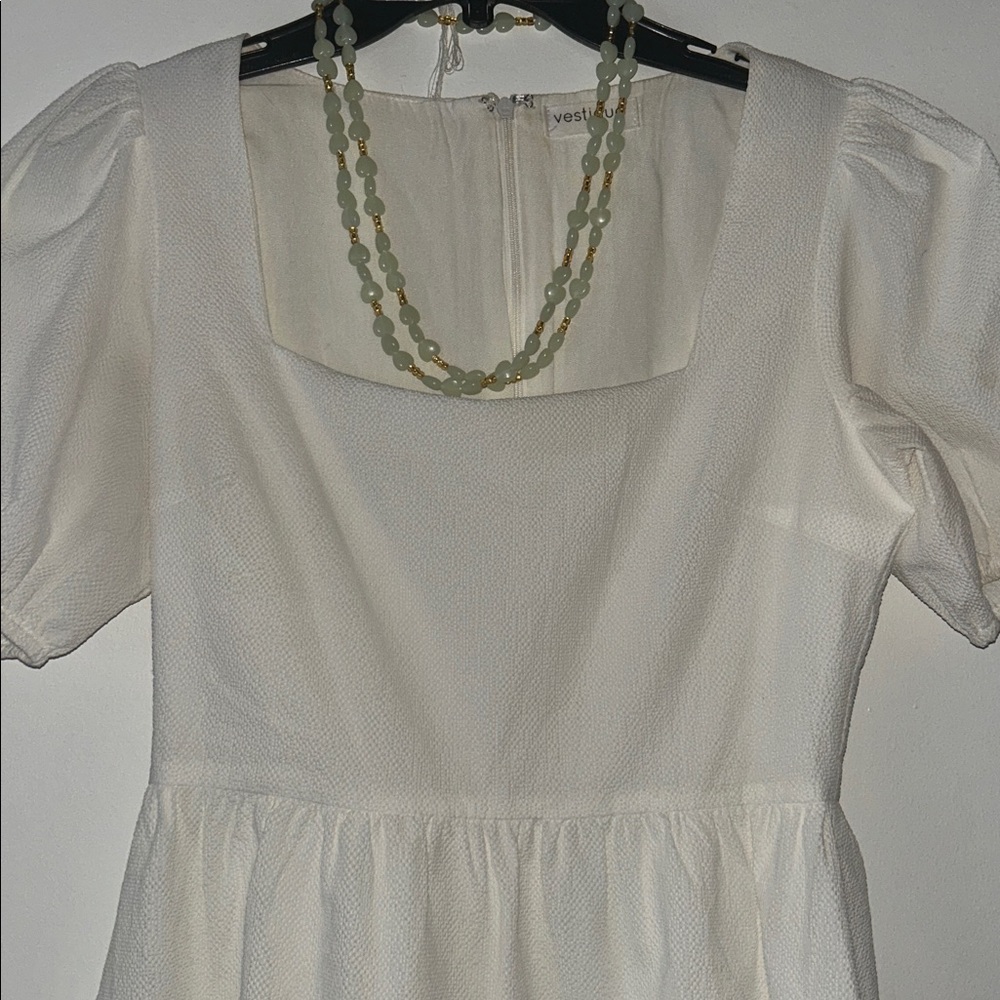 Vestique like new White/beige short Puff Sleeve Dress size S